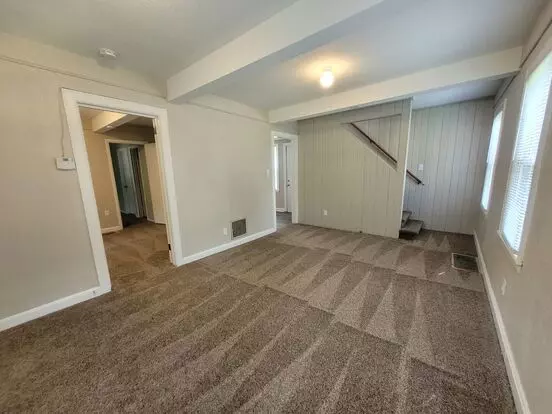 2 Bedroom, 1.5 Bathroom Home With Detached Garage! Apartment for rent in Des Moines, IA