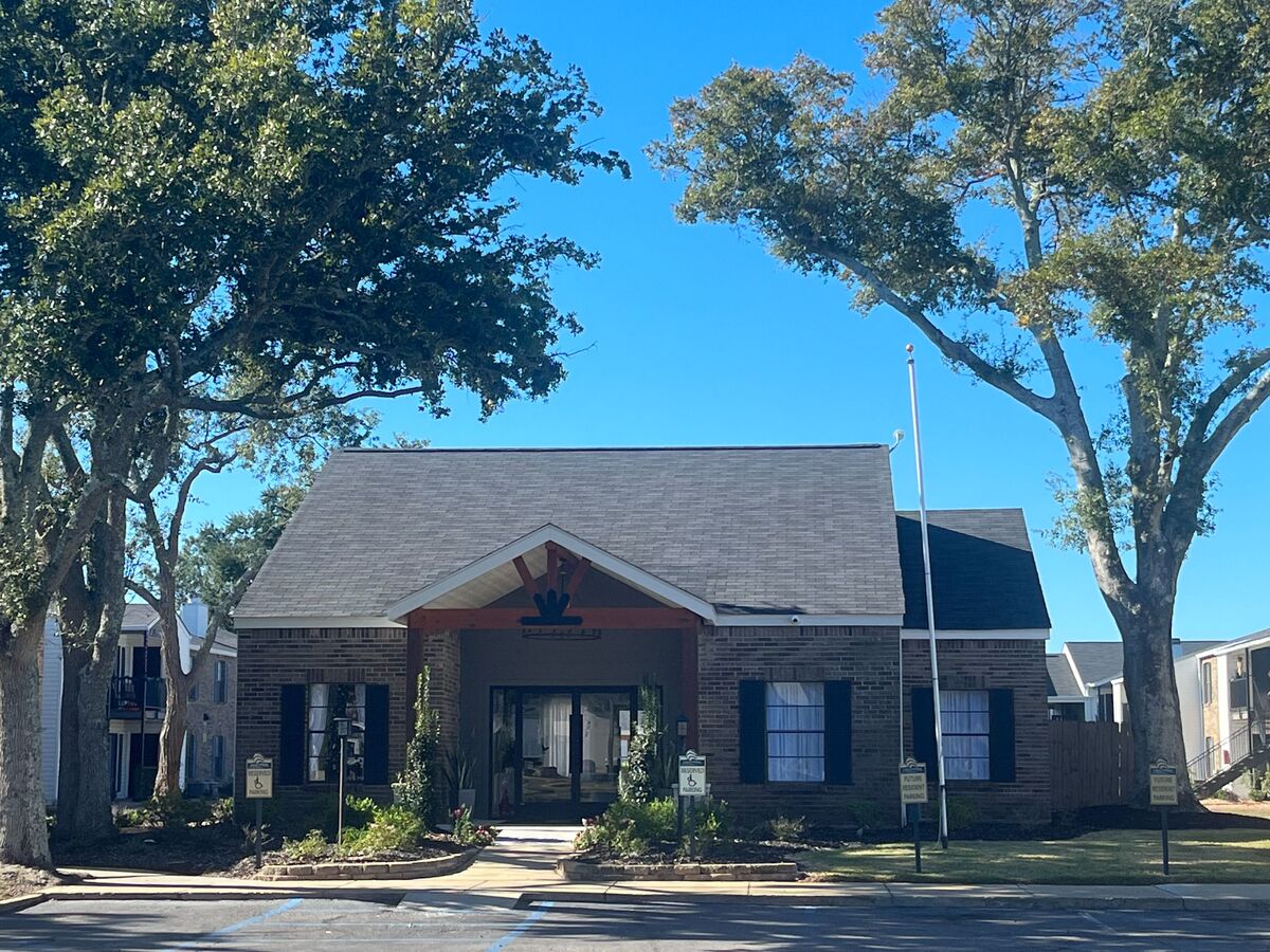 Edgewater Pointe Apartments 221 Eisenhower Dr Biloxi, MS