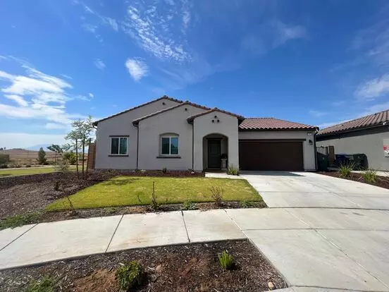4 Bedroom 2 Bath Apartment for rent in Bakersfield, CA 4 Bedroom 2 Bath Apartment for rent in Bakersfield, CA