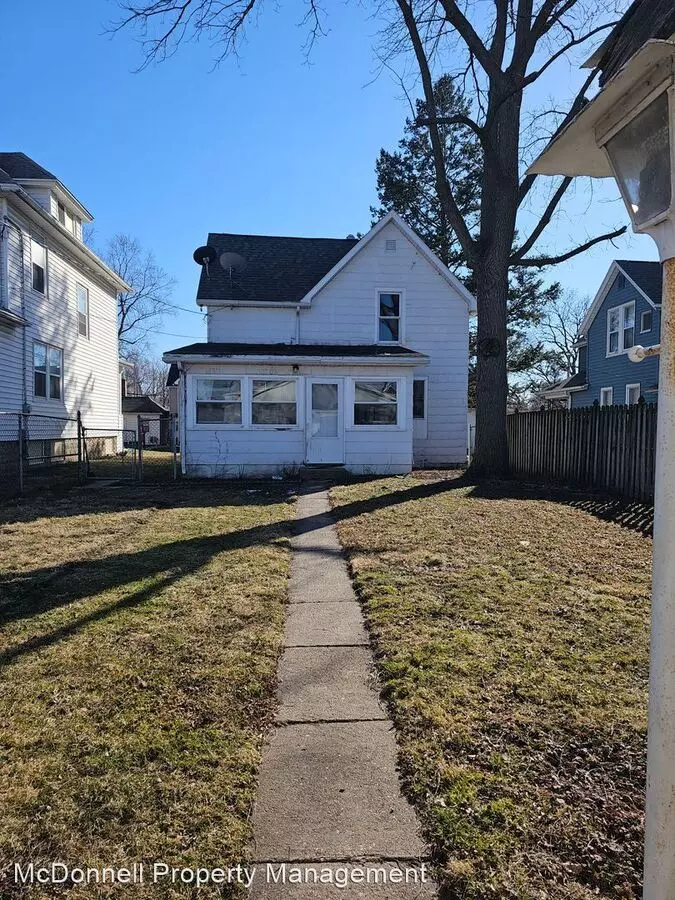 1542 W 16th St House for rent in Davenport, IA