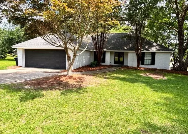 5 Windlass Drive | 3 Bd 2 Ba | $1800 Mth $1800 Dep | House for rent in Hattiesburg, MS