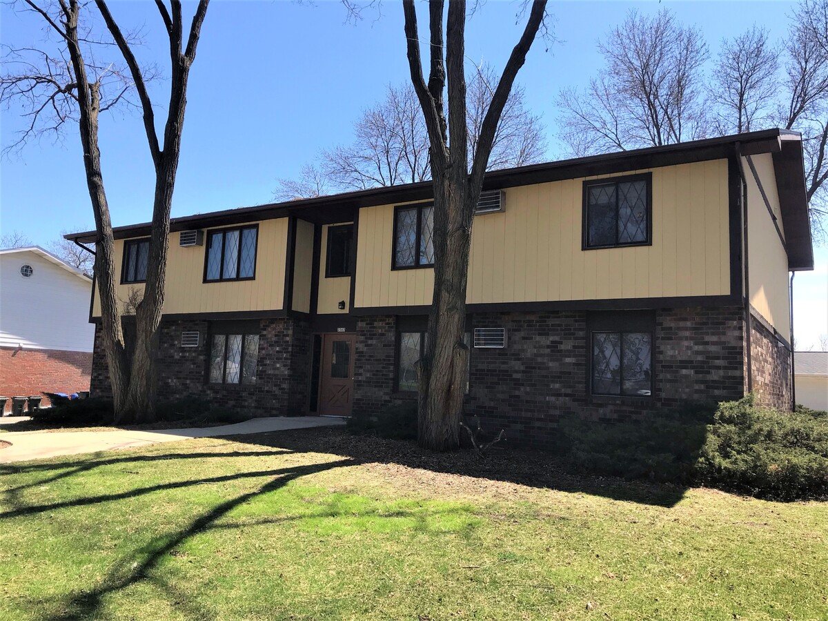 2367 Chalet Gardens Rd Madison, WI Apartment for Rent
