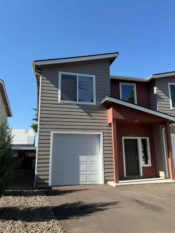 1909 River Rd Apartment for rent in Lebanon, OR