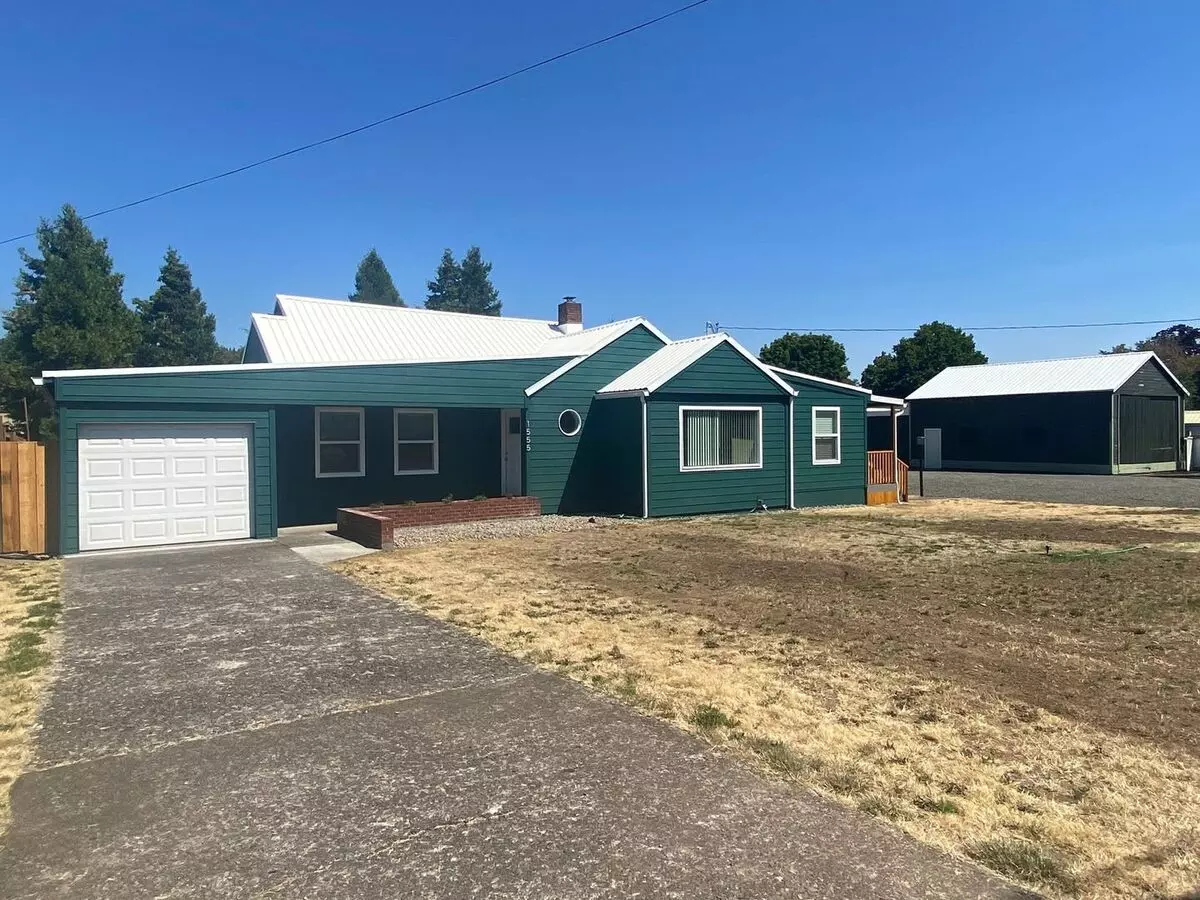 Gorgeous Fully Remodeled Three Bedroom Home On Large Lot With Covered Patio! House for rent in Lebanon, OR