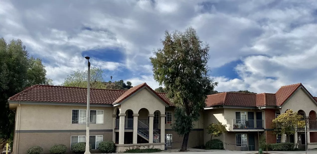 6810 Foothill Blvd Apartment for rent in Tujunga, CA