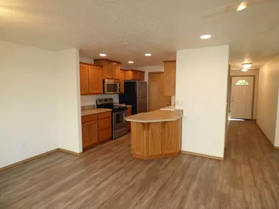 640-642 Broad St Monmouth, Or 97351 Apartment for rent in Monmouth, OR