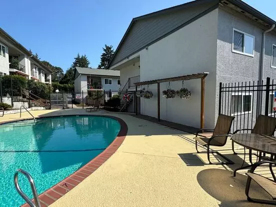 Twin Oaks Apartments Apartment for rent in Salem, OR