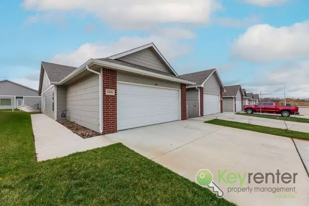 5436 N Colburn Ct Apartment for rent in Bel Aire, KS
