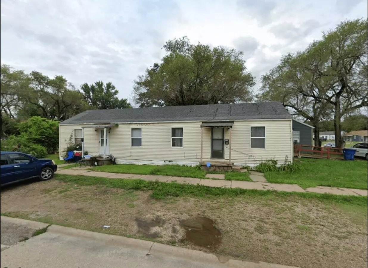 E Whitney Ln Duplex Apartment for rent in Wichita, KS