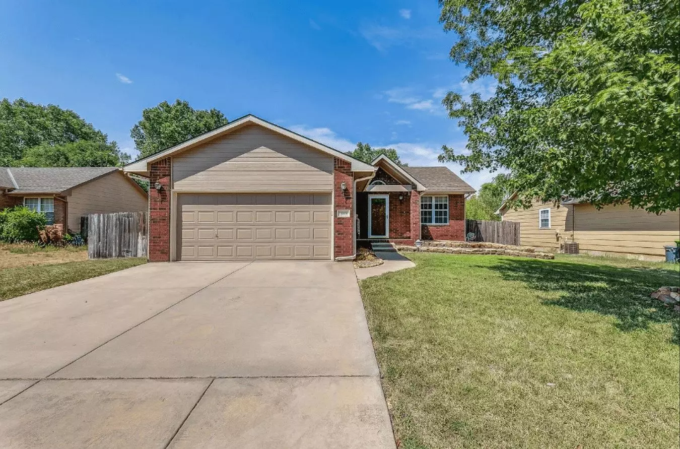 Well Maintained 3 Bedroom, 3 Bath Home Close To Everything You Need! House for rent in Wichita, KS