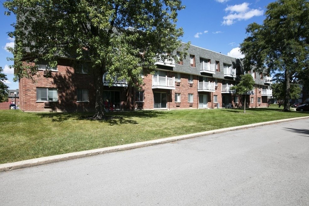 Terraces Of Elk Grove Apartments Elk Grove Village, IL