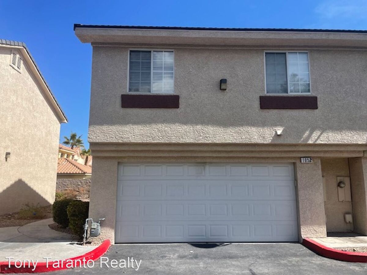 Great 3 Bedroom Town Home 2 Car Garage Near... Apartments Las Vegas, NV