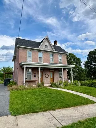 Large 4 Bedroom House Near Waynesboro Hospital Apartment for rent in Waynesboro, PA