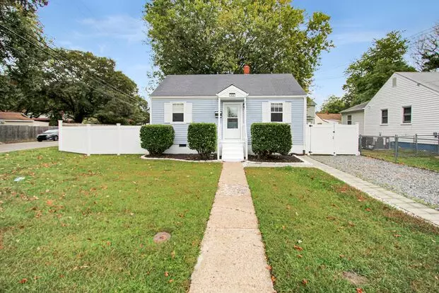 Well-maintained Home With Spacious Yard And Screened Porch Apartment for rent in Hampton, VA
