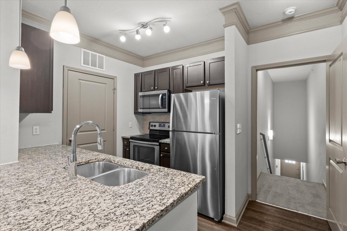 Stonepost Crossing Apartments Overland Park, KS Rentable