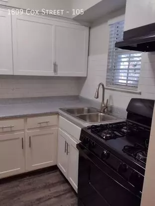 1809 Cox St Apartment for rent in Carrollton, TX