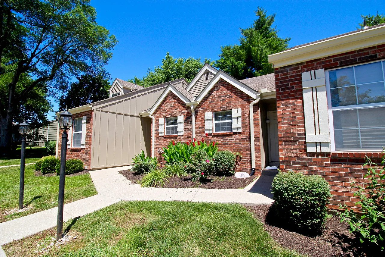 Townhomes by Corinth Apartments Overland Park, KS Rentable