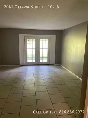 2041 Ottawa St Apartment for rent in Leavenworth, KS