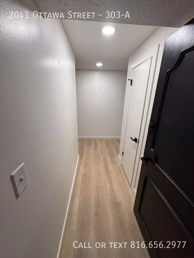 2041 Ottawa St Apartment for rent in Leavenworth, KS