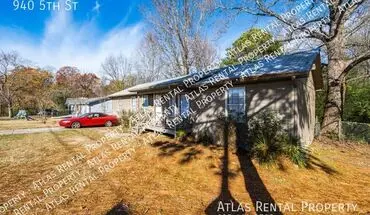2 of 25 940 5th St House for rent in Pleasant Grove, AL
