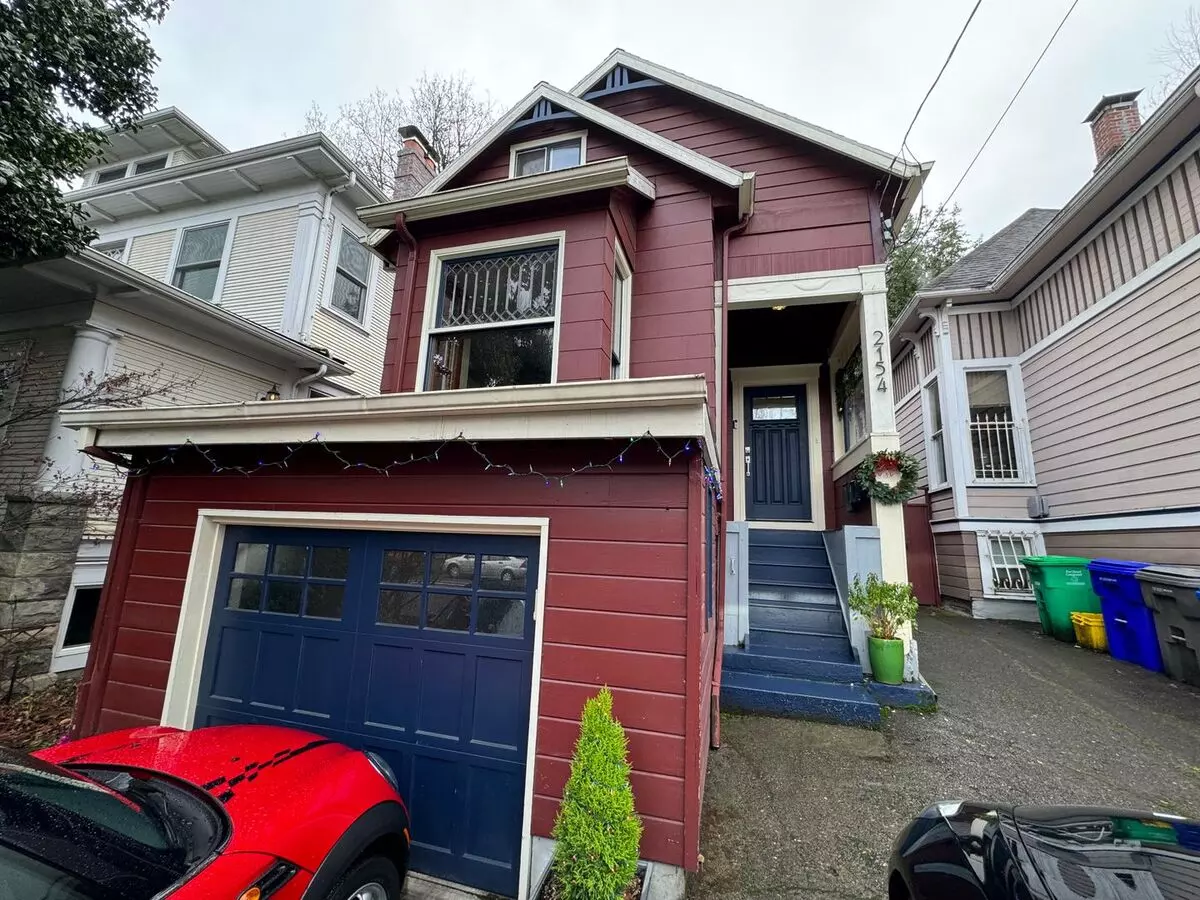 2154 Nw Everett Street Unit A ~ Bright & Cozy Unit! Apartment for rent in Portland, OR