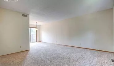 5 of 14 1920 Barberry Cir House for rent in Champaign, IL