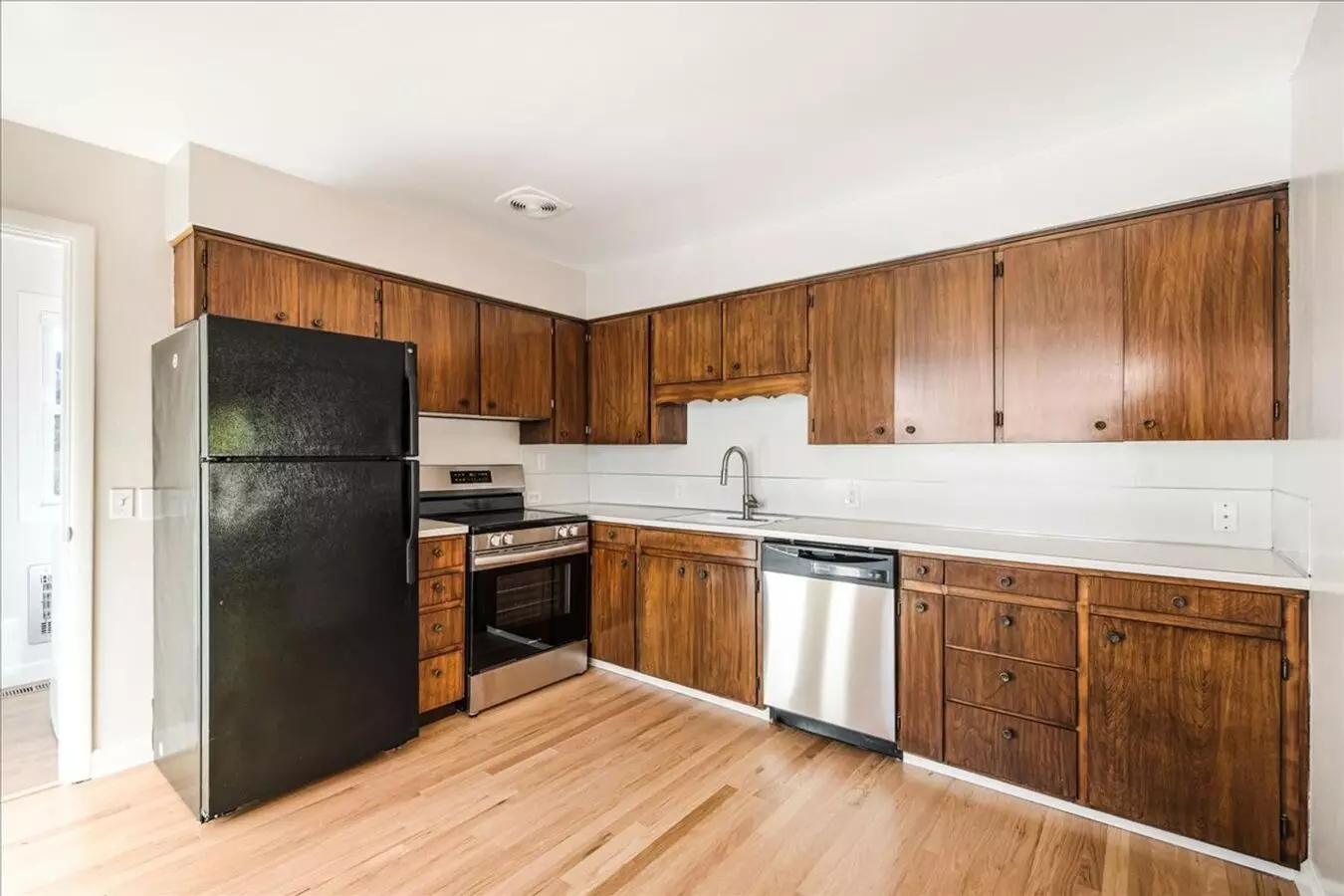 Charming Cape Cod Style 3 Bedroom/ 1 Bath Home With Central A/c + Garage In Se Portland! House for rent in Portland, OR