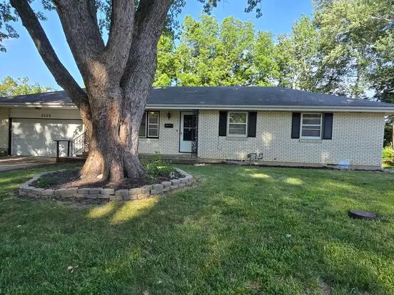 Beautiful 4 Bedroom Behind The Golf Coarse Apartment for rent in Independence, MO