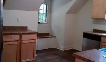 2 of 10 0308-312 N Washington Street Apartment for rent in Bloomington, IN