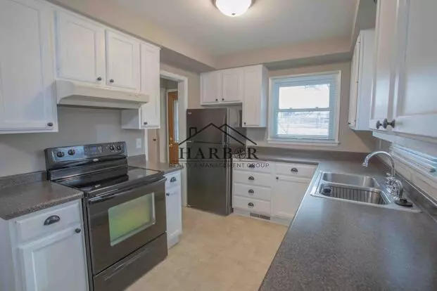 Single Family Home In Sw Rochester With Fully A Fenced Backyard! Apartment for rent in Rochester, MN Single Family Home In Sw Rochester With Fully A Fenced Backyard! Apartment for rent in Rochester, MN