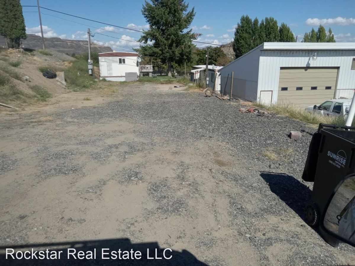 301 Electric Blvd Electric City, WA Apartment for Rent