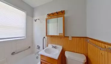 4 of 10 1557 N Broadview House for rent in Wichtia, KS