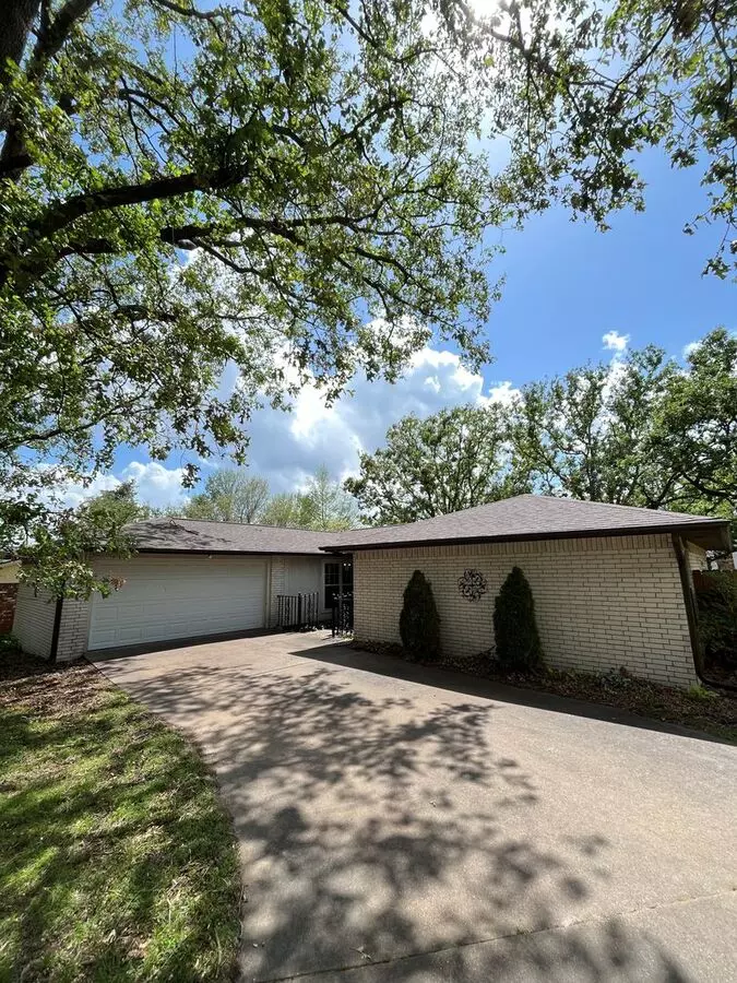 Superb 3 Bedroom 2.5 Bath Home In Springdale, Near Rotary Complex And I49 House for rent in Springdale, AR