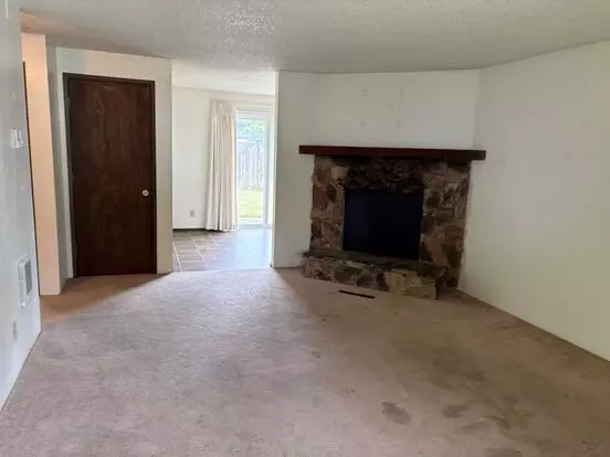 4876 & 4878 Elderberry Lp Apartment for rent in Springfield, OR