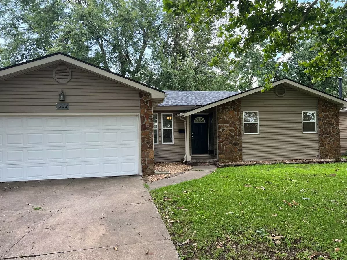 1232 E Sunset House for rent in Springfield, MO