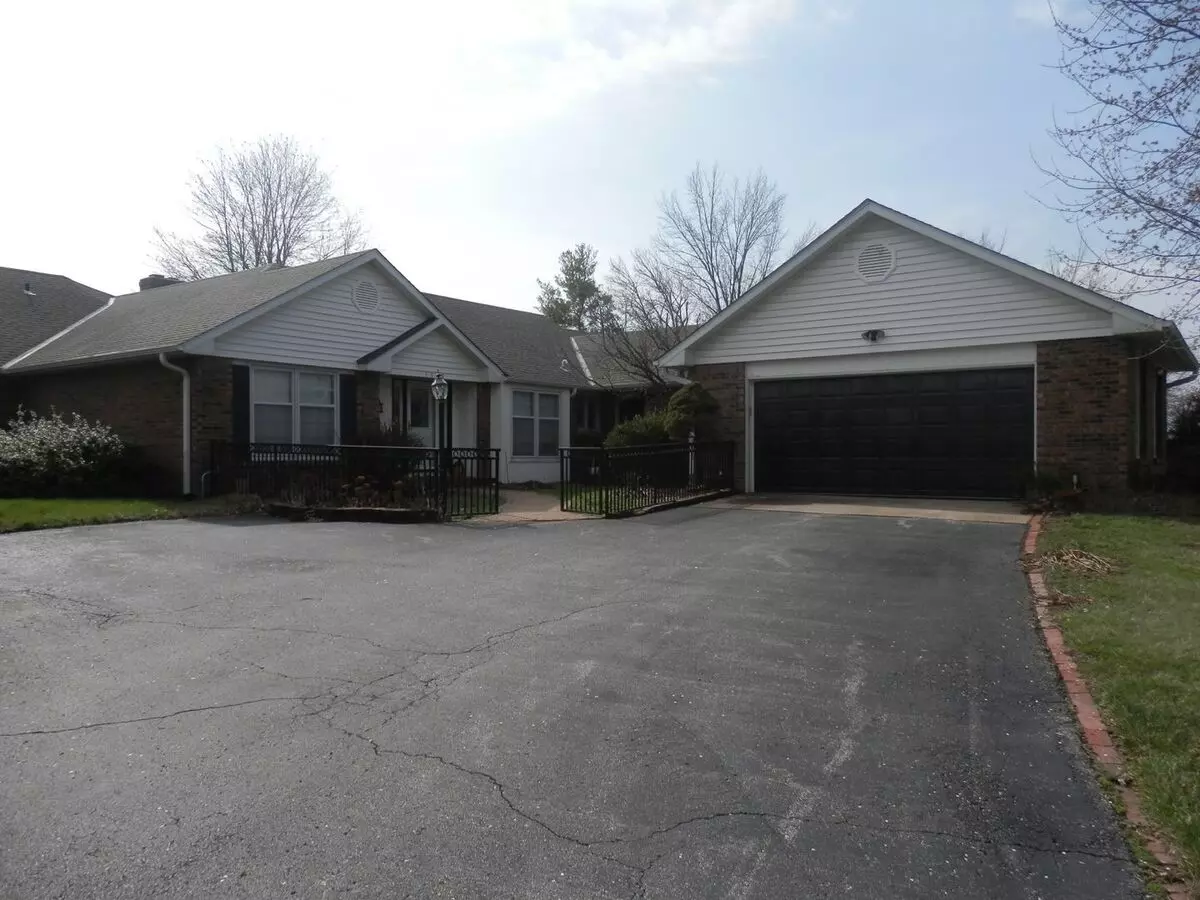 Spectacular 5 Bed 3 Bath With Amazing View Of Number 9 Fairway At Ccmo! Apartment for rent in Columbia, MO