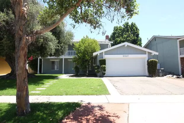 Updated And Spacious 5br Home Apartment for rent in Santa Ana, CA