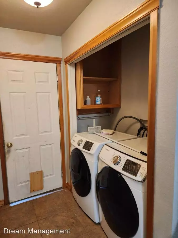 Stunning 4 Bedroom Home With Private Yard In Bellingham House for rent in Bellingham, WA