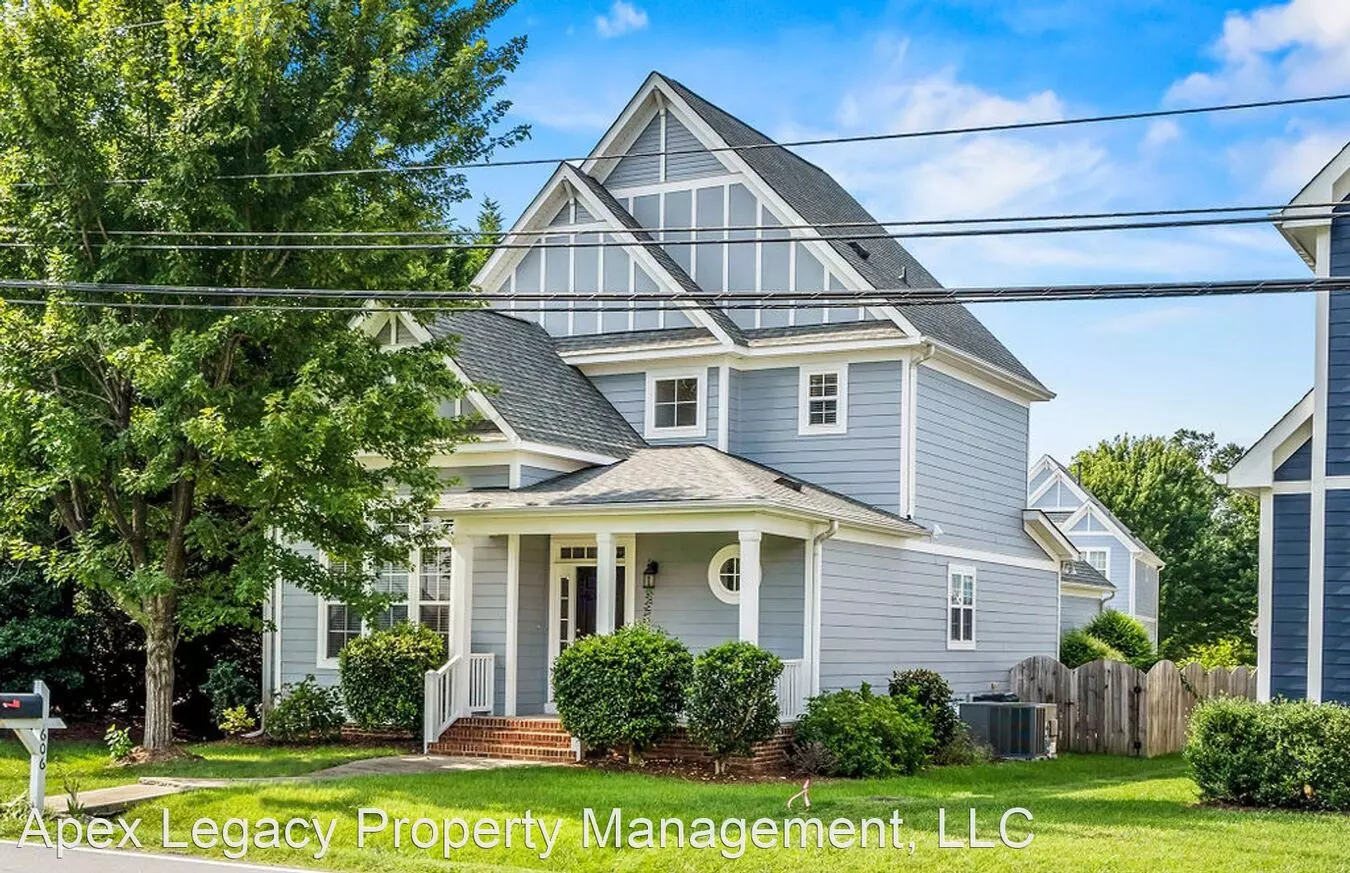 606 Center St House for rent in Apex, NC