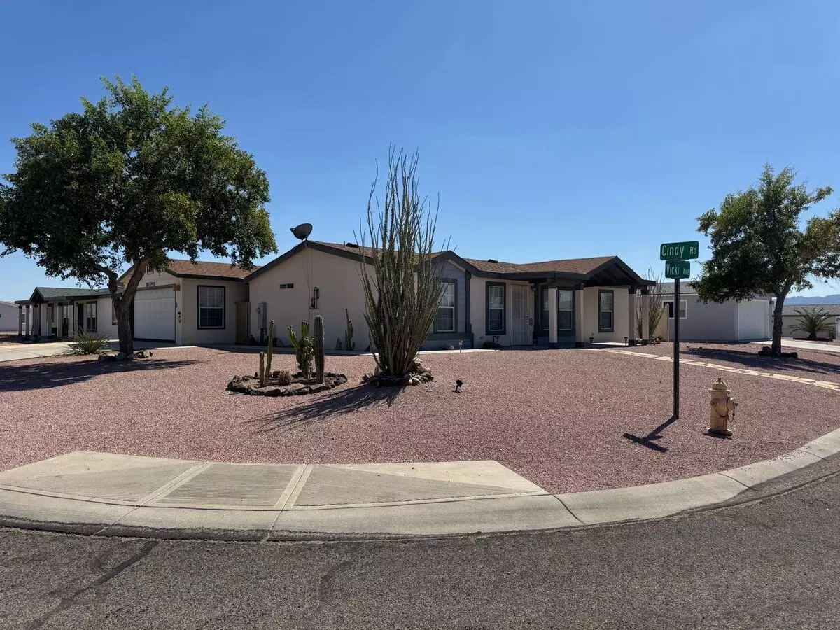 Spacious 3bd/2ba Home On Double Lot With Garage & Community Amenities In Fort Mohave, Az House for rent in Fort Mohave, AZ
