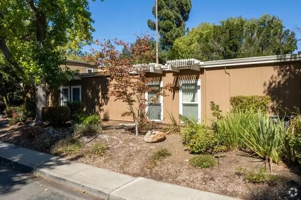 Charming 2-bedroom Condo In Prime Walnut Creek Location – Ygnacio Gardens Apartment for rent in Walnut Creek, CA