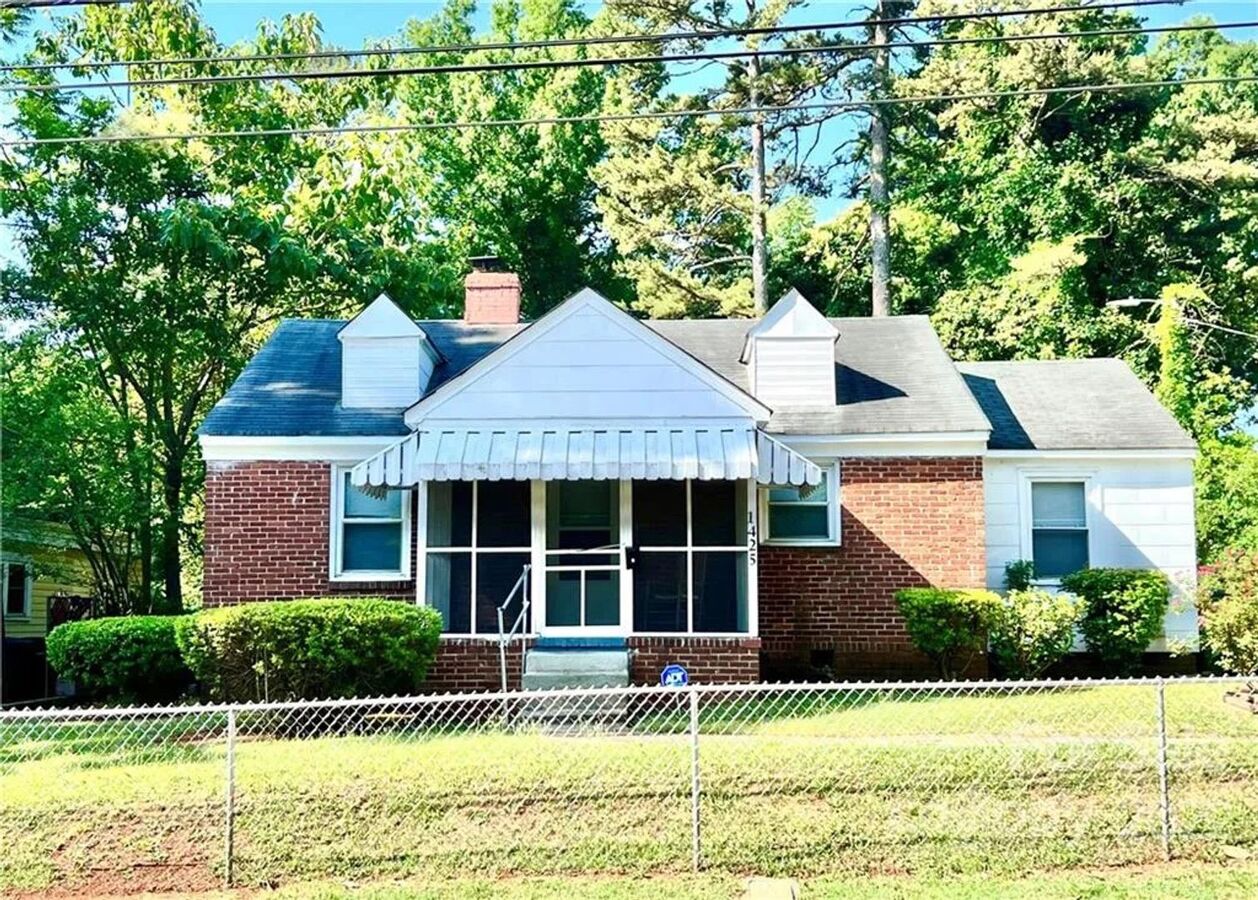Room In 3 Bedroom Home At Remount Rd Apartments Charlotte, NC