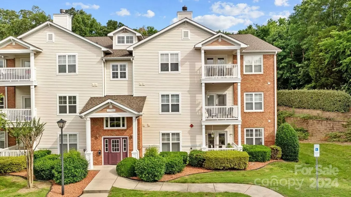 2 of 3 9867 Hyde Glen Ct House for rent in Charlotte, NC
