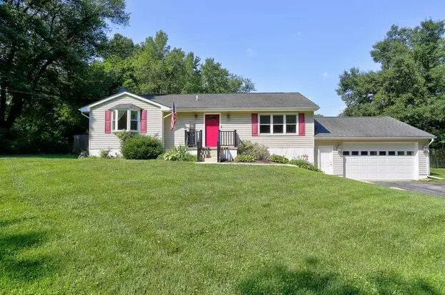 4 Bedroom 2 Bath Hanover Home W- 2-car Garage On A Stunning Lot Apartment for rent in Hanover, MD