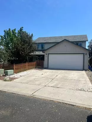 Beautiful Large 3 Bedroom 2.5 Bath Home Apartment for rent in Redmond, OR