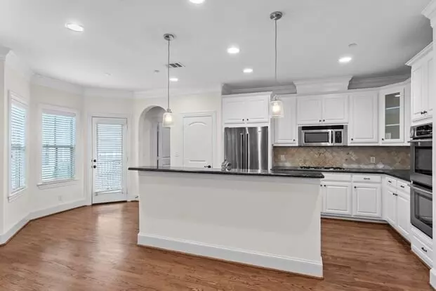 Luxury Highland Park Living Apartment for rent in University Park, TX Luxury Highland Park Living Apartment for rent in University Park, TX