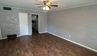 2 of 11 400 & 402 Dyer Apartment for rent in Springdale, AR