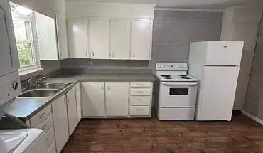 3 of 11 400 & 402 Dyer Apartment for rent in Springdale, AR