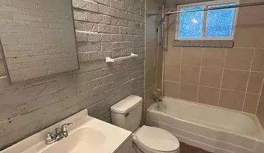 5 of 11 400 & 402 Dyer Apartment for rent in Springdale, AR