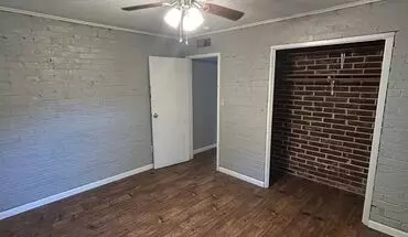 4 of 11 400 & 402 Dyer Apartment for rent in Springdale, AR